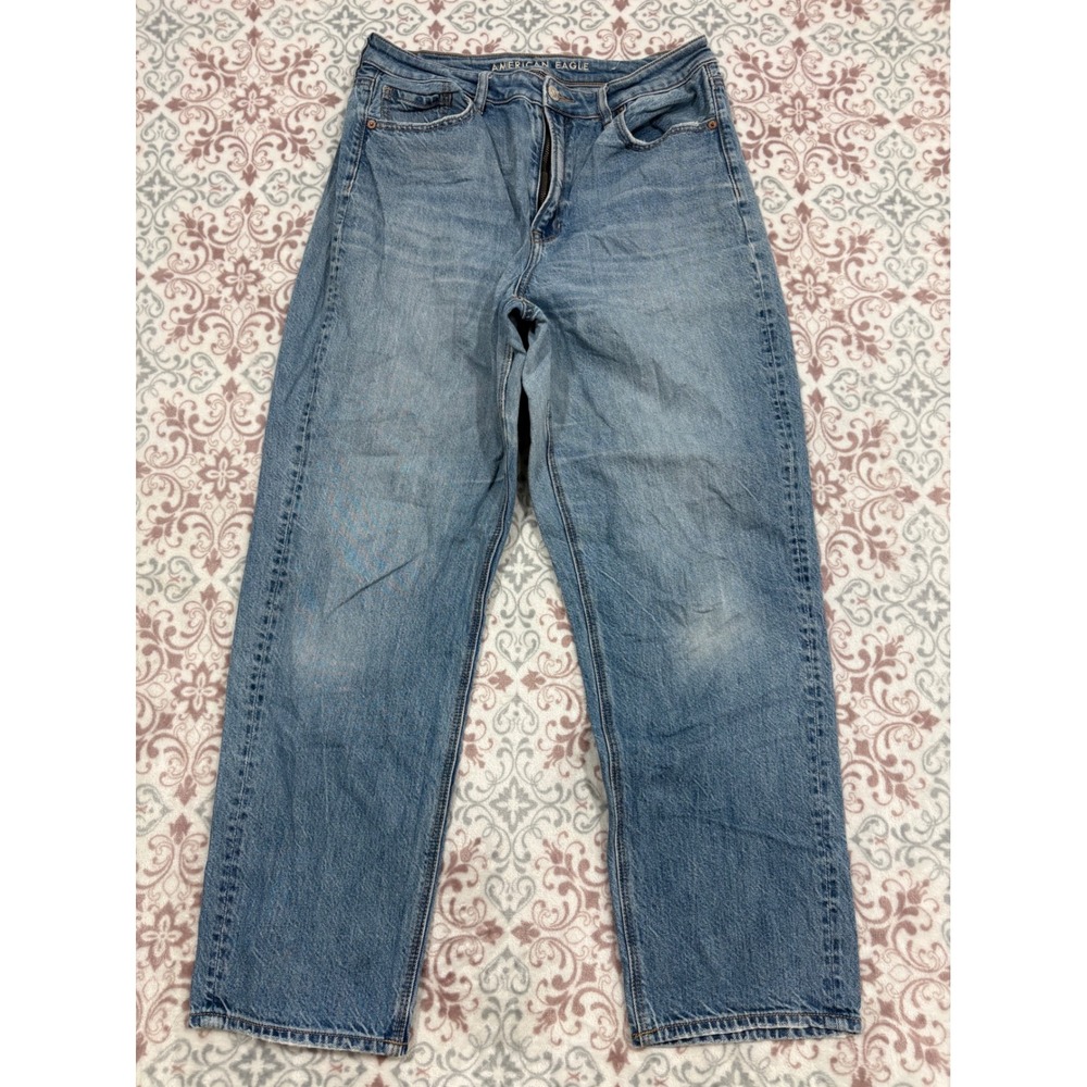 American Eagle High Waisted Straight Leg Jeans Light Wash SZ 10 Comfort Stretch